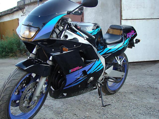 Yamaha FZ750